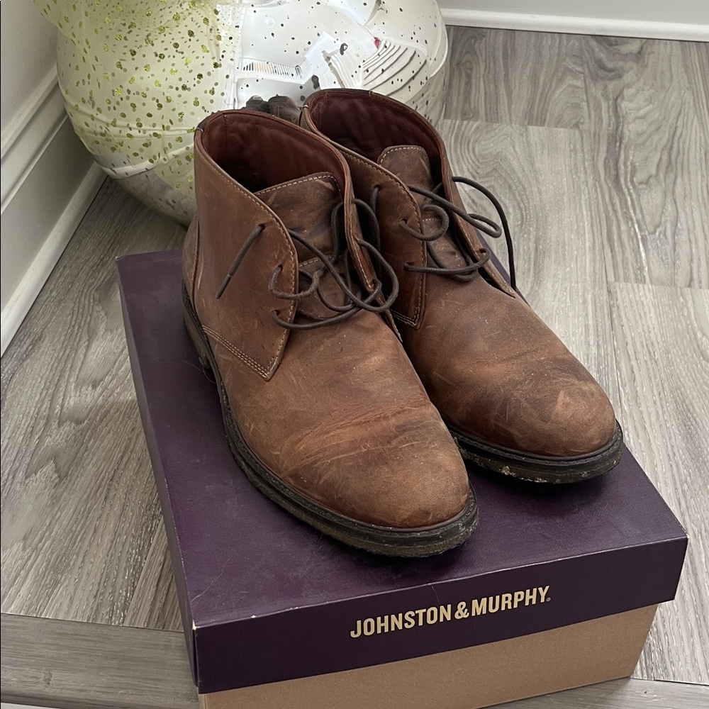 Johnston & Murphy Men's Tan Chukka Boots